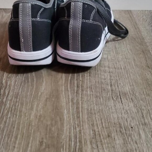 Heely's - Picture 4 of 6